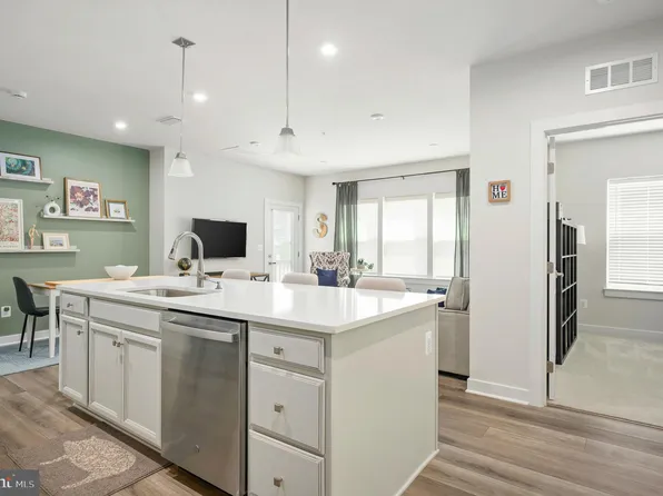 46294 Mount Milstead Ter #105, Sterling, VA 20164