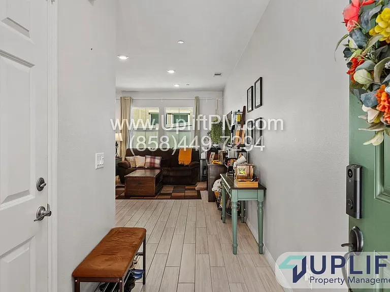 1362 Palo Verde Way — Photo 2