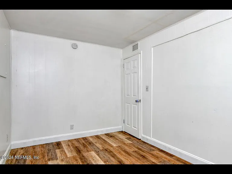 1265 W 26th St #1265 — Photo 8