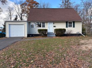 4 Rachlin Ln, Loudonville, NY 12211