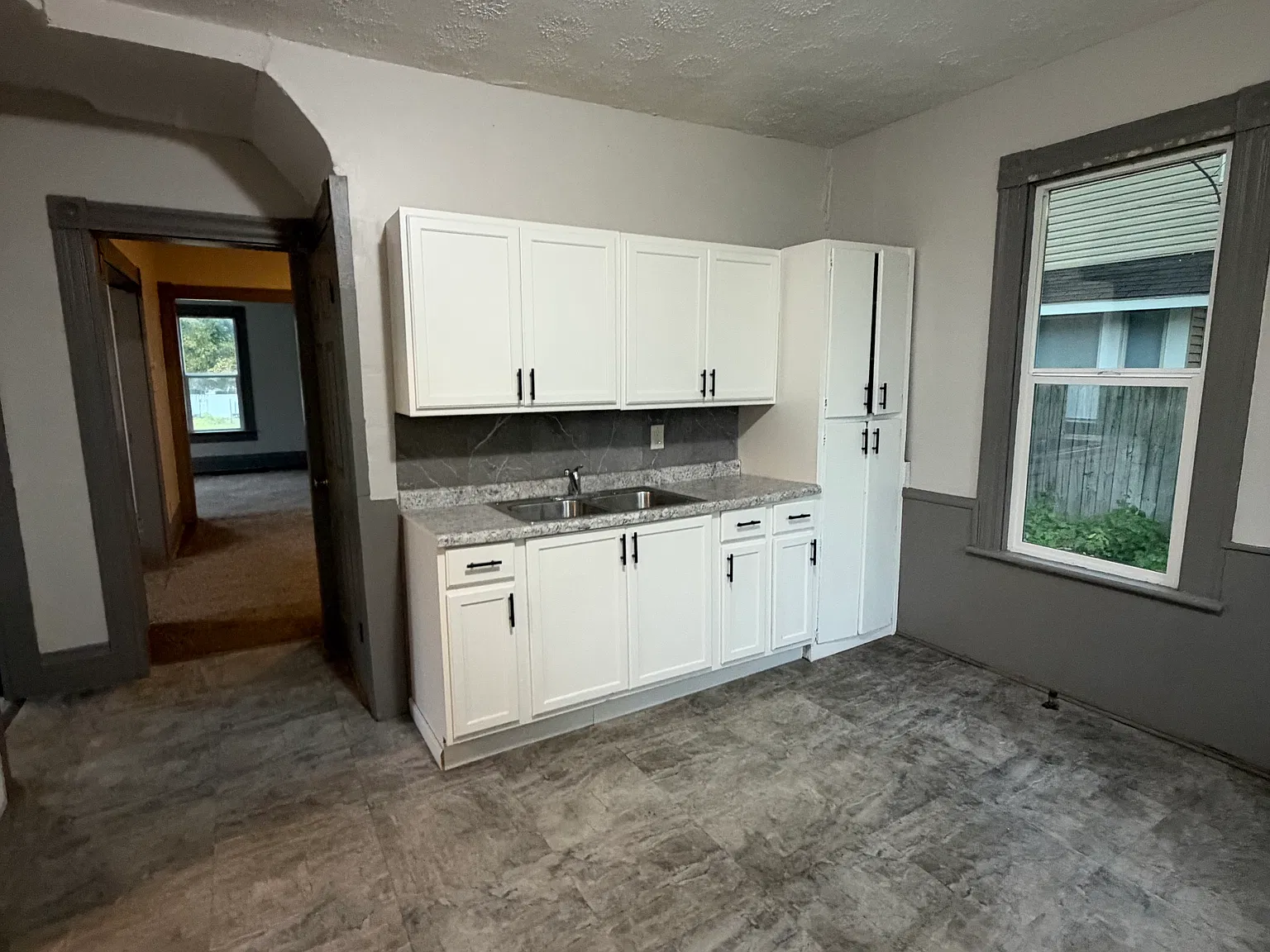 3 bed, $1,150 — Photo 2