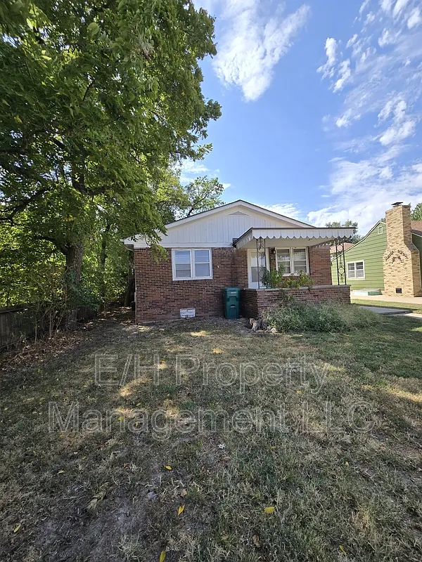 2 bed, 1.0 bath, 900 sqft, $850 — Photo 1