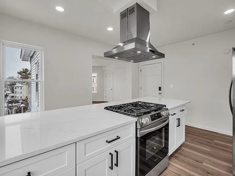 12 Alpine St #3 — Photo 8