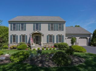 15 Crimson Ln, Lititz, PA 17543