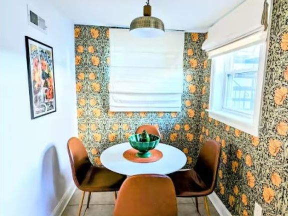 Bright, furnished dining room