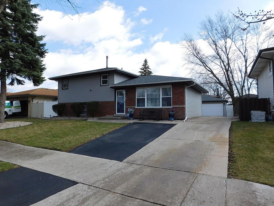 1st image of 19917 Crescent Ave