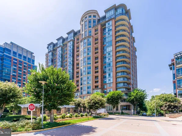 8220 Crestwood Heights Dr APT 105, Mc Lean, VA 22102
