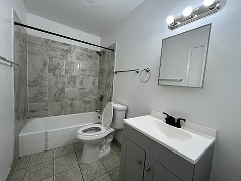 Crestwood Apartments — Photo 41