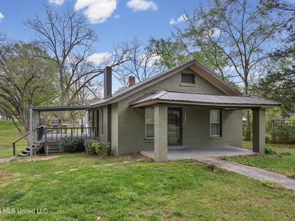 141 S Senter St, Byhalia, MS 38611