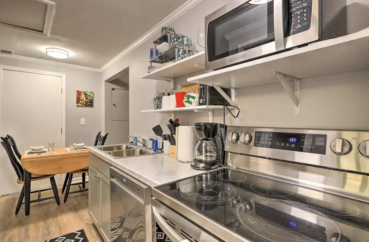4 bed, 3.0 bath, 2500 sqft, $1,364 — Photo 4