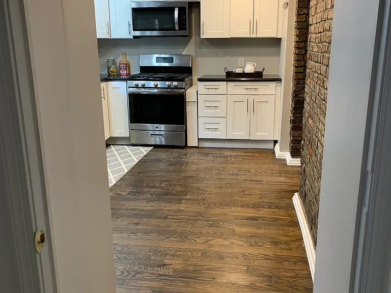 1107 Carpenter St — Photo 11
