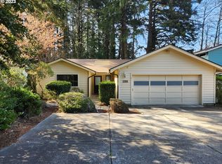 1393 Glenwood Dr, Brookings, OR