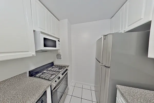 Rented by Stonehenge NYC LLC | media 12