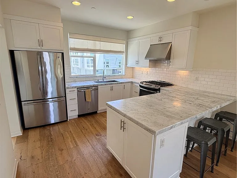 1527 Sullivan Ave — Photo 16