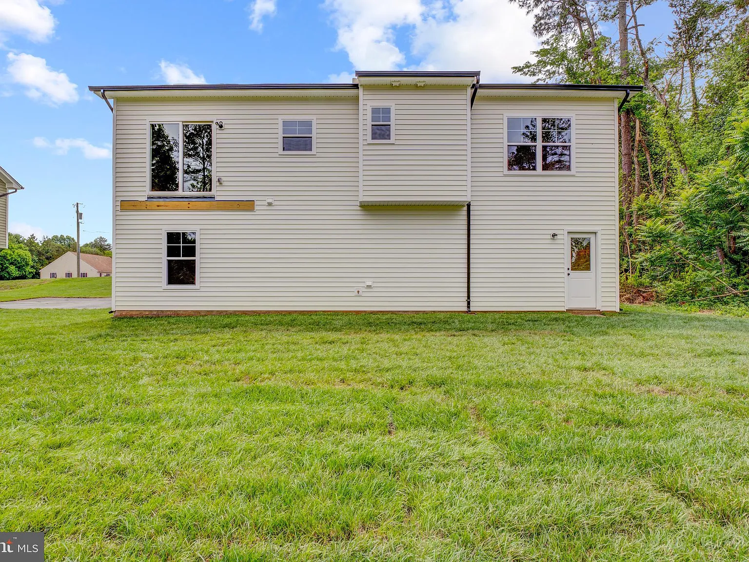 5 bed, 2464 sqft, $3,000 — Photo 4