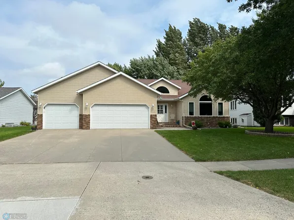 2933 38th Ave S, Fargo, ND 58104