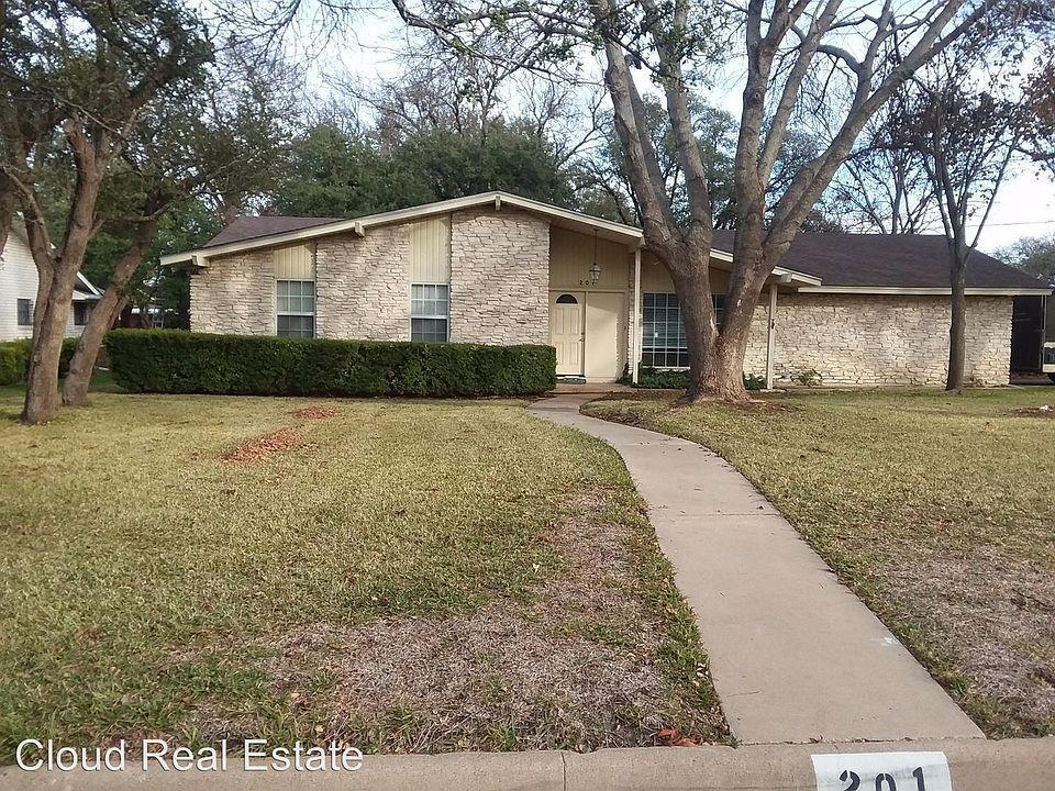 1st image of 201 Live Oak Dr