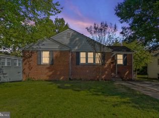 2716 School St, Alexandria, VA 22303