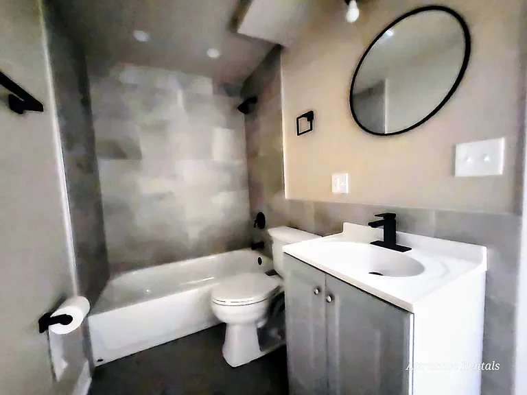 6341 S Elizabeth St — Photo 6