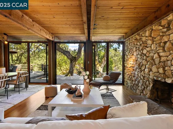 39 El Toyonal, Orinda, CA 94563