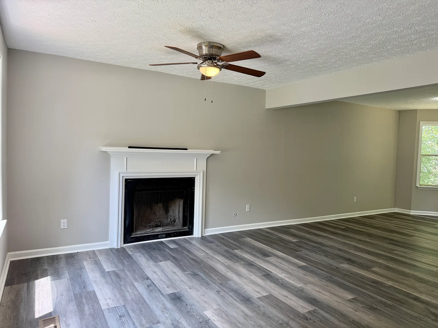 3 bed, 2.5 bath, 1396 sqft, $2,490 — Photo 2