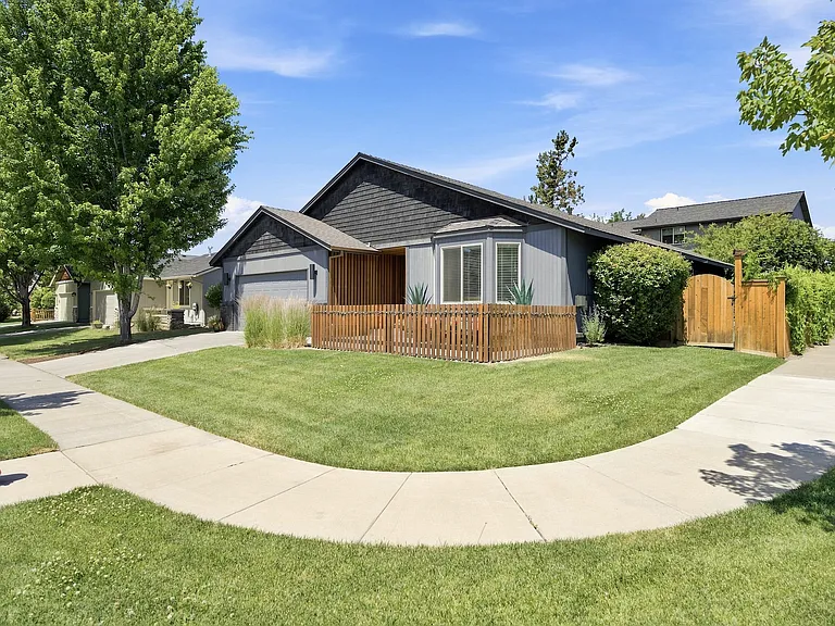 20577 Prospector Loop — Photo 27