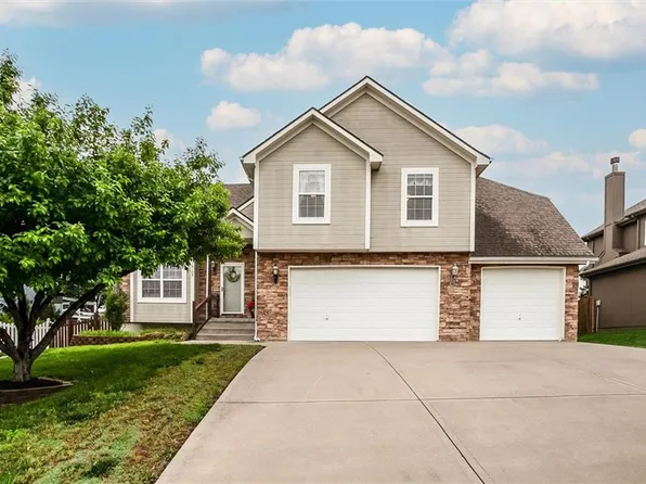 18109 Guinevere Ct, Smithville, MO 64089