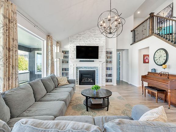 4th image of 1897 E Rock Hollow Rd