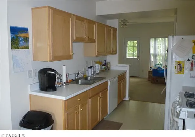 8738 Springwater Dr — Photo 2