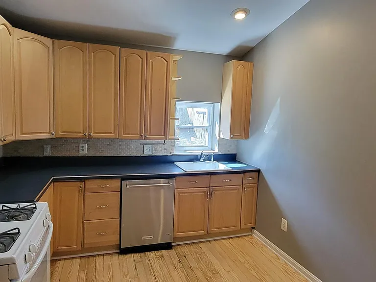 926 S Hanover St — Photo 5