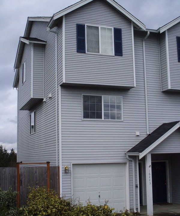 End Unit Condo/Townhome