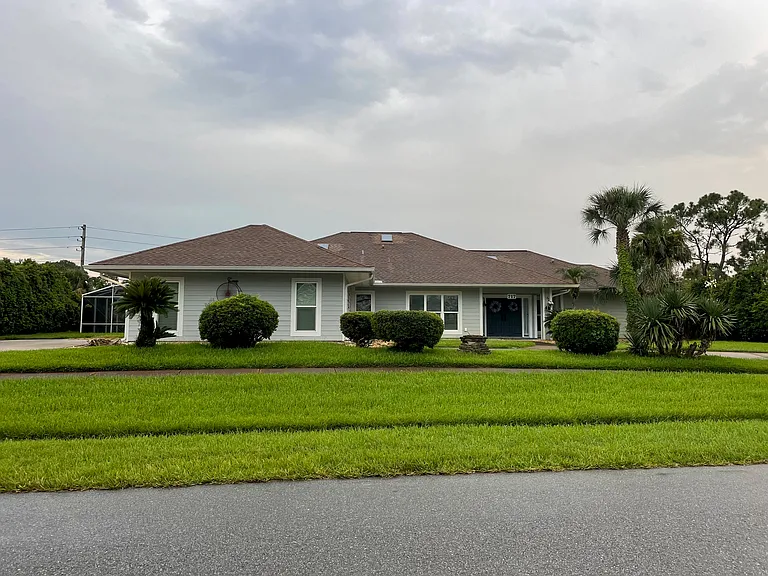 717 Pelican Bay Dr — Photo 1