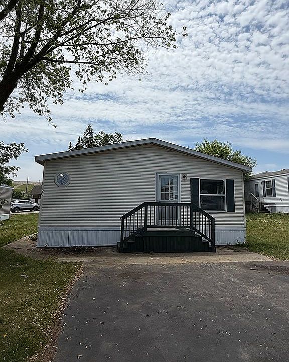 1st image of 26 Hummingbird Dr