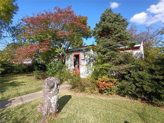 3rd image of 308 Bradford Ave