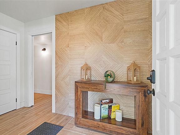 5th image of 134 Seaview Ln