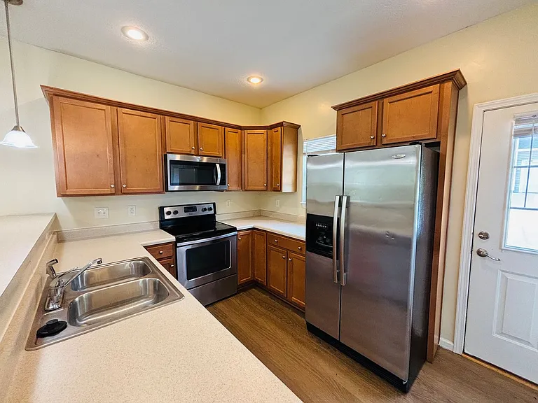 1725 Aden Ln — Photo 17