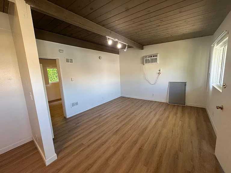 6447 N Figueroa St #H — Photo 4