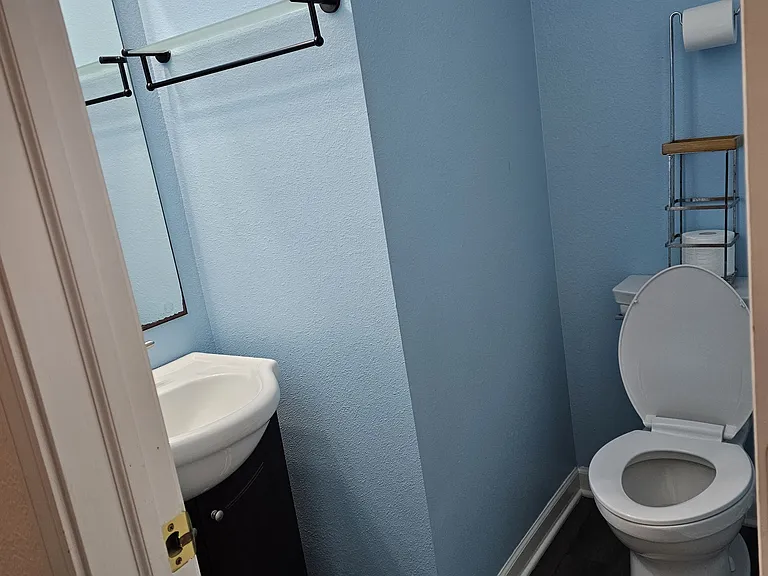 10855 Parker Dr — Photo 1