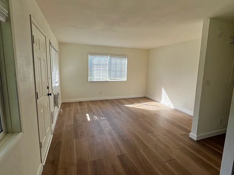 211 E Mission Ave #9 — Photo 4