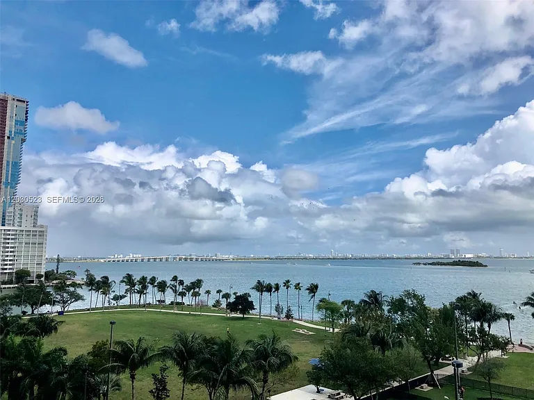 1800 N Bayshore Dr #605 — Photo 21