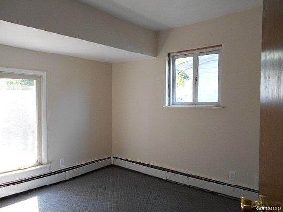 4th image of 612 Vought St