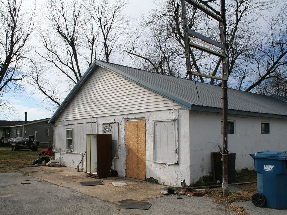 2nd image of 906 S Martin Ave