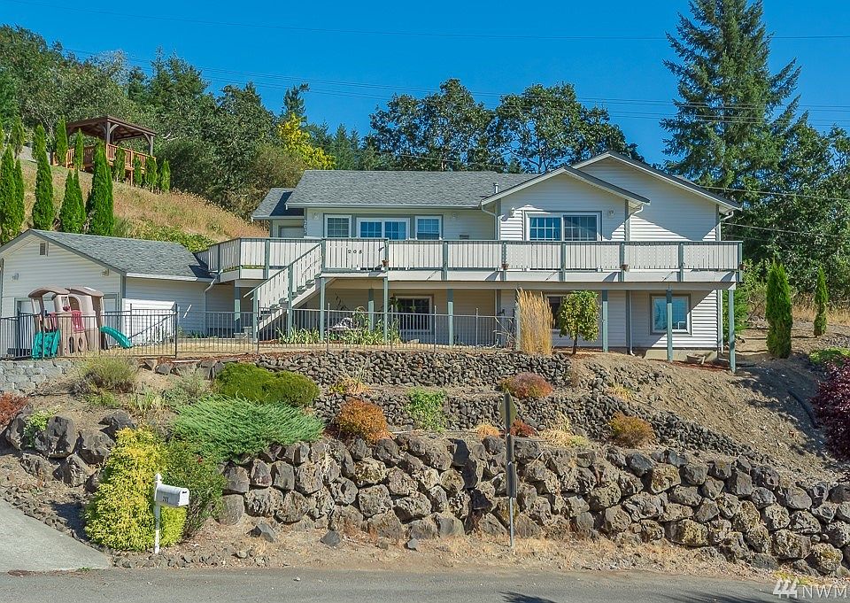 1st image of 205 SE Winchester Hill Dr