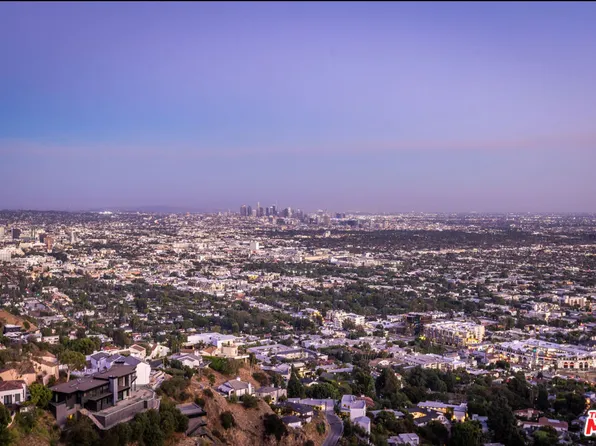 8300 Grand View Dr, Los Angeles, CA 90046
