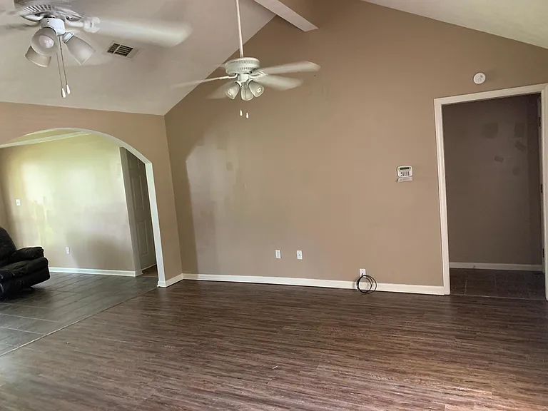 711 Westwind Dr — Photo 2