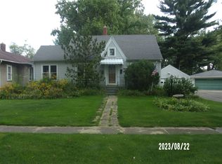 414 E Locust St, Watseka, IL 60970