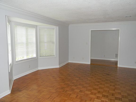 4th image of 715 Granada Blvd