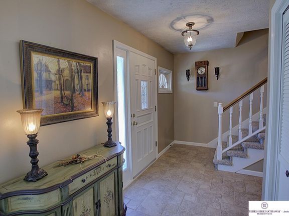 3rd image of 814 Valentine Ln