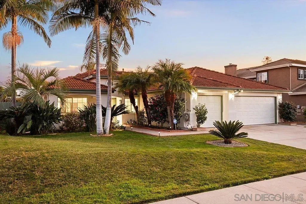4 bed, 2.0 bath, 1959 sqft, $4,800 — Photo 1