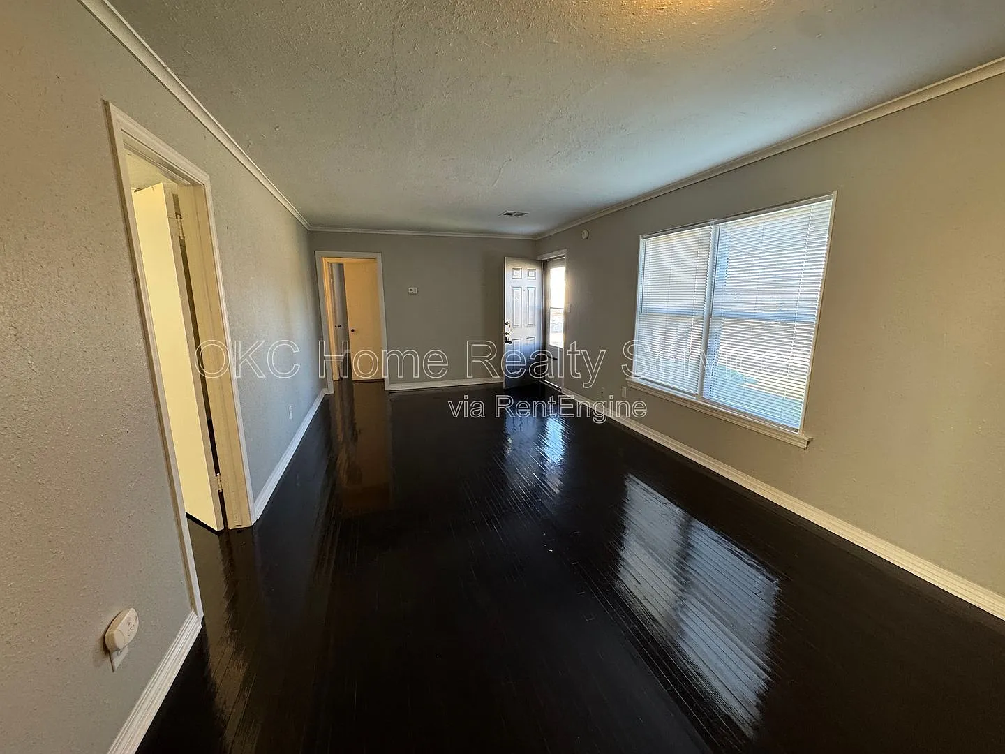 3 bed, 1.0 bath, 1118 sqft, $1,095 — Photo 3